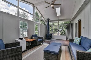 TV - Asheville Hideaway: Hot Tub & Trail Access (Asheville)