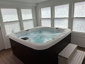 Interior - Asheville Hideaway: Hot Tub & Trail Access (Asheville)