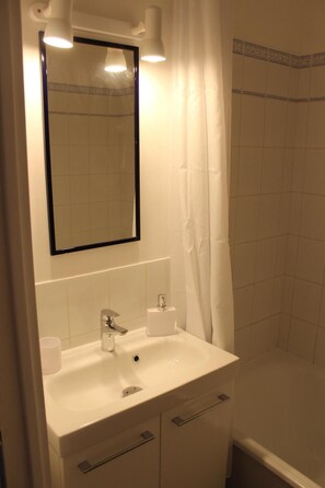 Bathtub