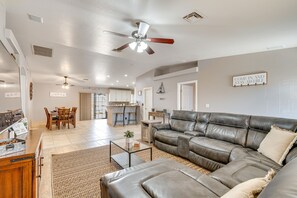 TV, ping pong - Lake Havasu City Escape: Patio, Pool + Grill! (Lake Havasu City)
