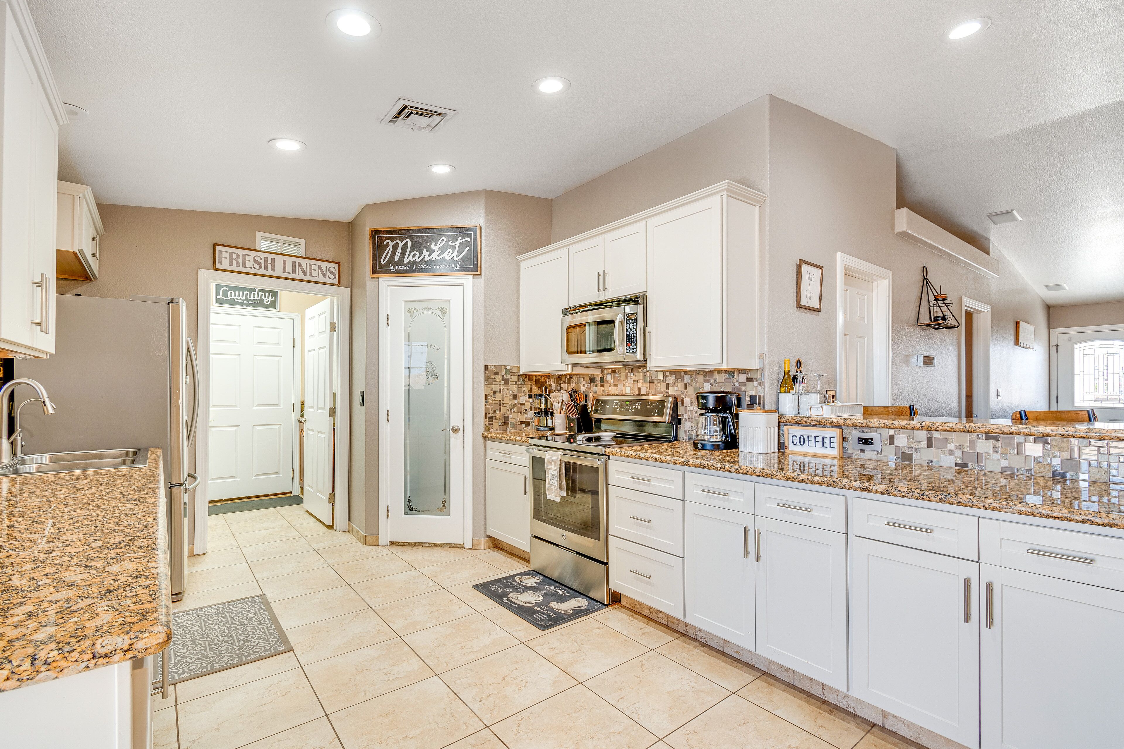 Fridge, microwave, stovetop, dishwasher