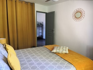 3 bedrooms, iron/ironing board, travel crib, bed sheets