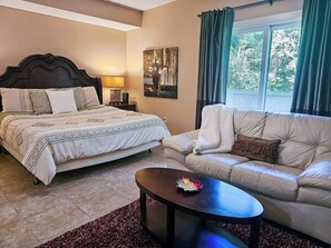 Iron/ironing board, travel cot, free WiFi, bed sheets - Studio with preserve views-large balcony-kitchen-community pool & hot tub (Saint Augustine)