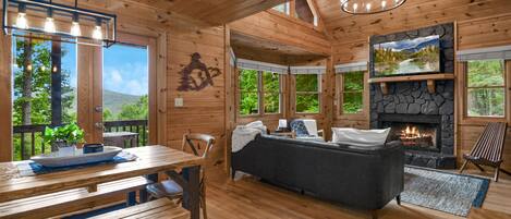 Smart-tv, een open haard en videospelletjes