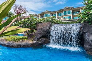 Exterior - Waipouli Beach Resort Exquisite Oceanview Overlooking the Fantasy Pool (Kapaa)