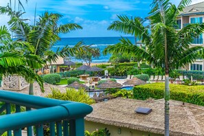 Property grounds - Waipouli Beach Resort Exquisite Oceanview Overlooking the Fantasy Pool (Kapaa)