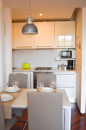 Fridge, microwave, oven, stovetop - New Bright and Quiet in the Heart of Trastevere (Roma)