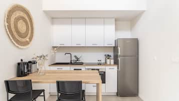 Réfrigérateur, micro-ondes, lave-vaisselle, cafetiÚre/bouilloire