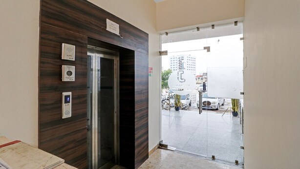 An elevator with a digital display, a fireman's switch, and an alarm button. - Itsy Hotels Jashan (Mohali)