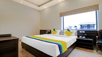 Deluxe Room | Iron/ironing board