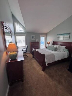 3 bedrooms, WiFi, bed sheets - Ocean House Townhome (York)