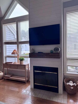 TV, fireplace