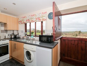 Cottage | Private kitchen | Fridge, electric kettle, toaster, cookware/dishes/utensils - The Sty (Bridport)