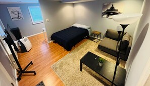 1 bedroom, desk, WiFi, bed sheets - Cozy Studio close to Manhattan (North Bergen)