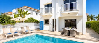 Villa Marina - Three Bedroom Villa, Sleeps 6