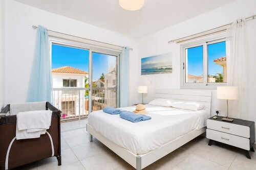 Villa Marina - Three Bedroom Villa, Sleeps 6