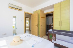 3 chambres, fer et planche à repasser, Wi-Fi, draps fournis