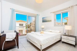 3 bedrooms, iron/ironing board, WiFi, bed sheets