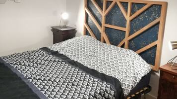 3 bedrooms, desk, travel cot, free WiFi