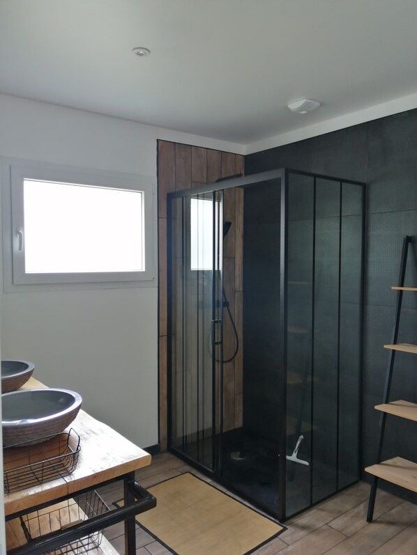 Douche, séchoir à cheveux