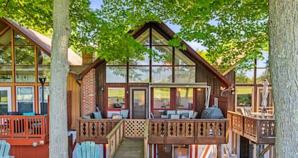 Summer Special! Indian Lake Chalet w/ Dock & Golf – Relax & Unwind