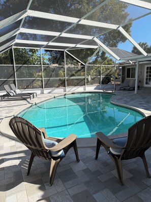 Outdoor pool, a heated pool - Luxury home&heated private pool mins drive to Siesta Key & Downtown Sarasota. (Sarasota)