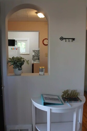 Cozy Ferndale Bungalow w/ fenced yard & fast Wifi