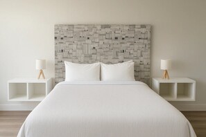 Standard Queen Room | Desk, laptop workspace, iron/ironing board, free WiFi - Oneway Savannah (Savannah)