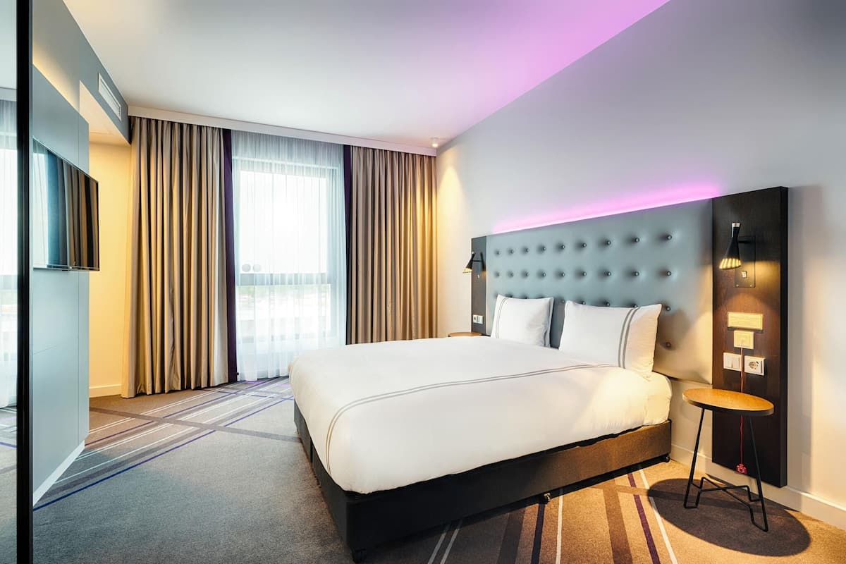 Double Room, Roll-in Shower