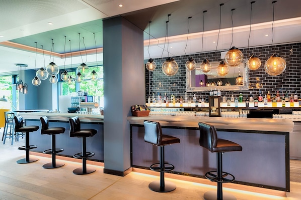 Bar (on property) - Premier Inn Berlin Airport (Berlin)