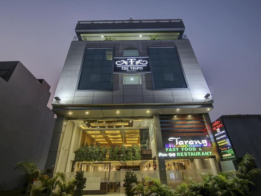 Front of property - evening/night