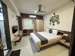 Deluxe Double Room, 1 Double Bed, Non Smoking, Executive Level | Select Comfort beds, individually decorated, individually furnished - The Tripti Hotel (Indore)