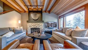 Télévision, cheminée