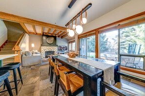 Interior - 4BD Village Townhome//Private Hot tub (Whistler)