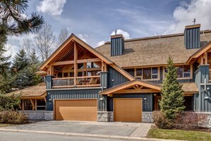Exterior - 4BD Village Townhome//Private Hot tub (Whistler)