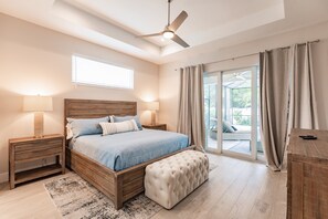 4 chambres, bureau, fer et planche à repasser, lit parapluie