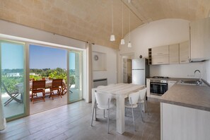 Réfrigérateur, four, plaque de cuisson, lave-vaisselle