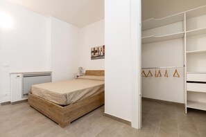 3 bedrooms, iron/ironing board, Internet, bed sheets