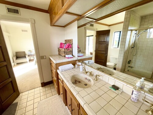 Spacious 2bed 1.5bath, 5min. drive to Rancho Bernardo Inn, Clubhouse, Starbucks!