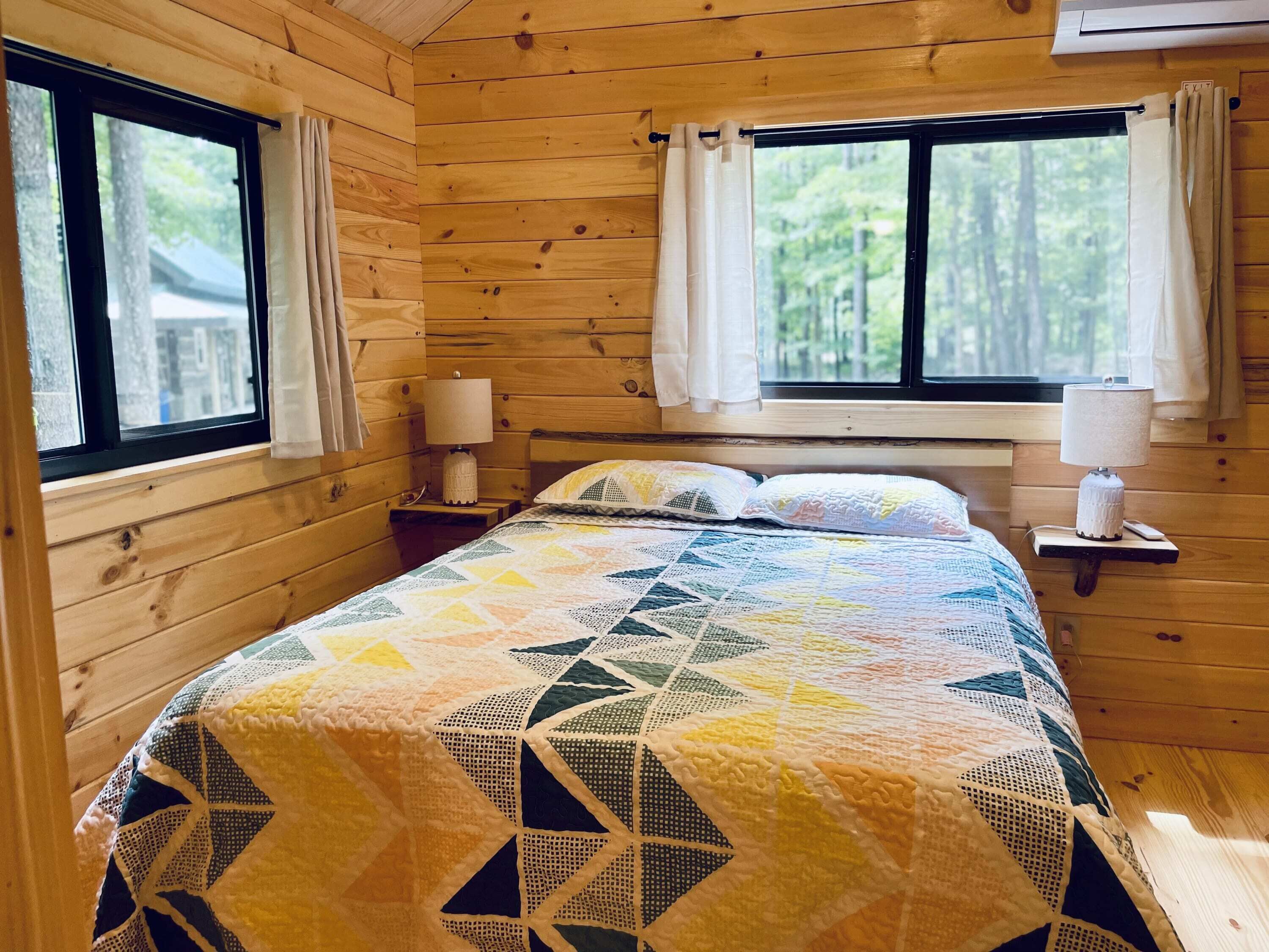 1 bedroom, travel cot, bed sheets