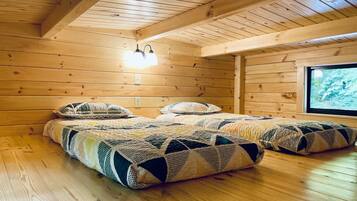 1 bedroom, travel crib, bed sheets