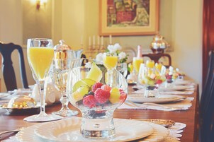 Daily cooked-to-order breakfast (CAD 57.42 per person)