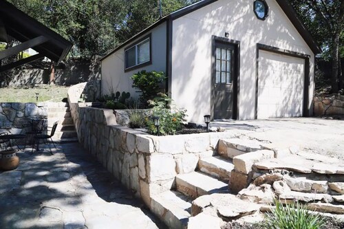 Mid-Century Modern Limestone 2/2 Home