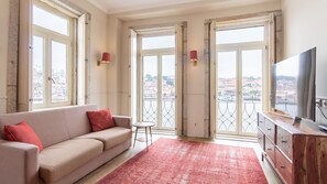 TV - Red Oporto Home River Front - Ribeira (Vila Nova de Gaia)