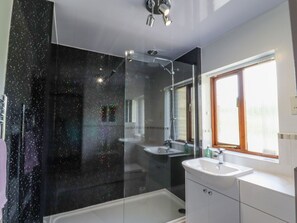 Cottage | Bathroom