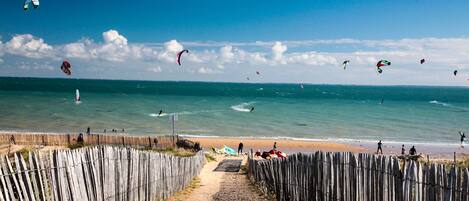 Plage à proximité, chaises longues