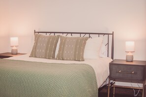 2 bedrooms, free WiFi, bed sheets - Pet Friendly-Secluded-Fire Pit-300mbps internet (Brainerd)