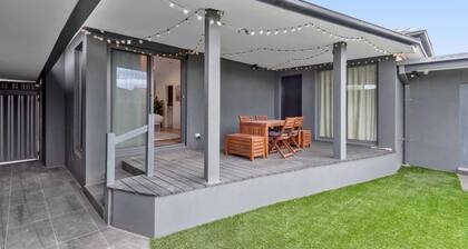 Stunning Studio Apartment Near Public Transport