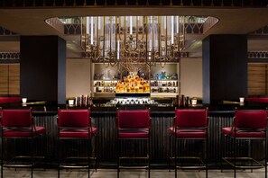 3 bars/lounges, lobby lounge