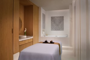 Couples treatment rooms, sauna, hot tub, steam room, body treatments